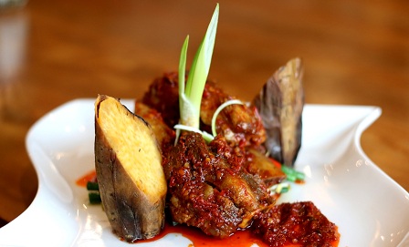 Beef Ribs Bumbu Rujak, Perpaduan Tradisional dan Barat dalam Satu Masakan