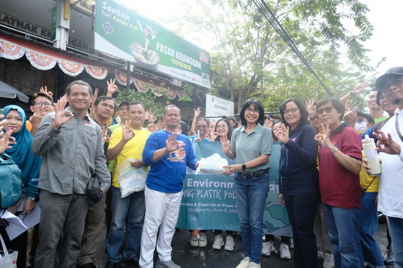 Rayakan SEEwelas Tahun,  THE 1O1 Yogyakarta Tugu Ajak Masyarakat  Kurangi Sampah Plastik di Pasar Kranggan
