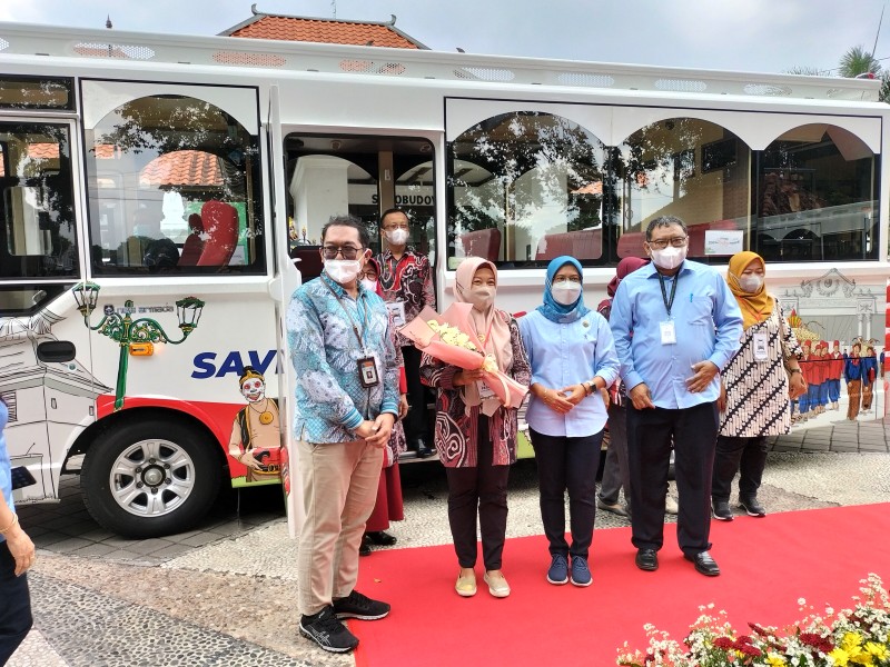Dinas Kebudayaan (Kundha Kabudayan) Daerah Istimewa Yogyakarta Memberikan Apresiasi kepada Penumpang Bus Jogja Heritage Track ke 1.500