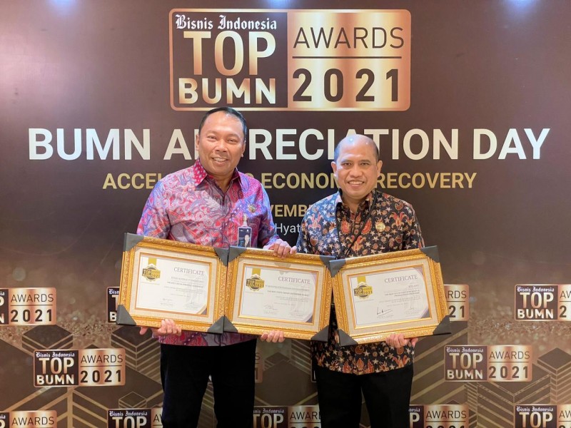 Rivan A Purwantono dan Myland, Dirut dan Dirkeu Jasa Raharja Raih Penghargaan TOP BUMN Awards 2021