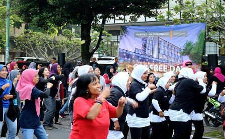 Harper Mangkubumi Meriahkan Car Free Day dengan Periksa Gigi Gratis