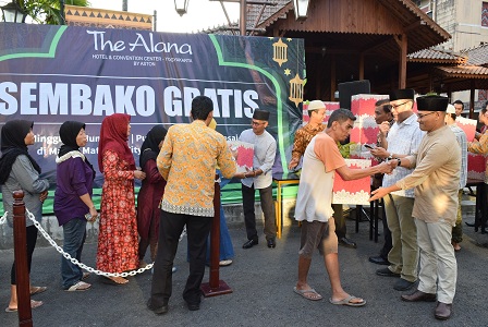 The Alana Hotel Yogyakarta Bagikan 200 Sembako Gratis Untuk Warga & Karyawan