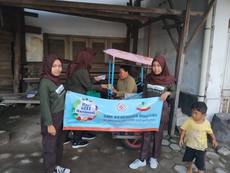 SMK Kesehatan Binatama Bagi-Bagi Sayur