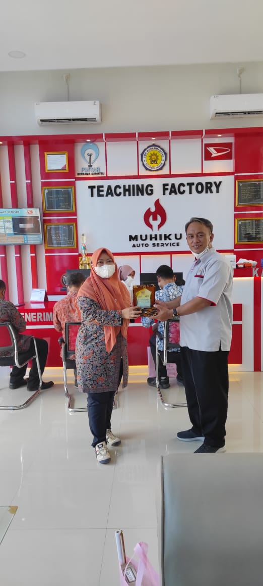 Kepala Sekolah SMK Kesehatan Binatama Kunjungi Tefa MUHIKU