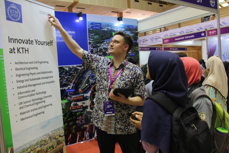 IIEF 2018 Sukses Digelar 9800 Pengunjung Padati Stand Pameran Sportorium UMY