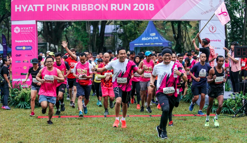“Berlari Untuk Peduli” di Hyatt Pink Ribbon Run 2019