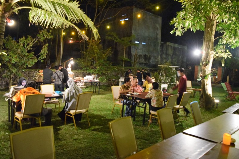 Makan Malam di Alam Terbuka  di The Alana Yogyakarta