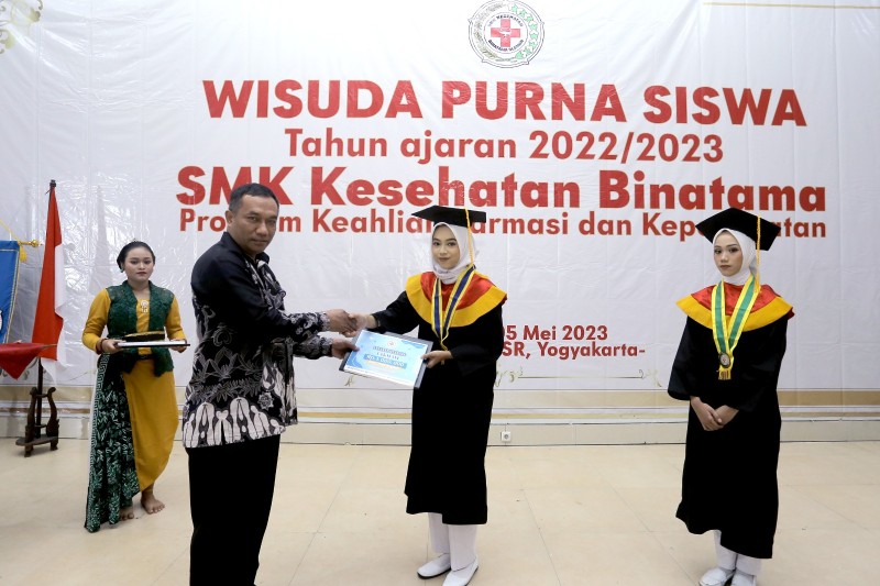 SMK Kesehatan Binatama Gelar Wisuda Purna Siswa Angkatan VIII