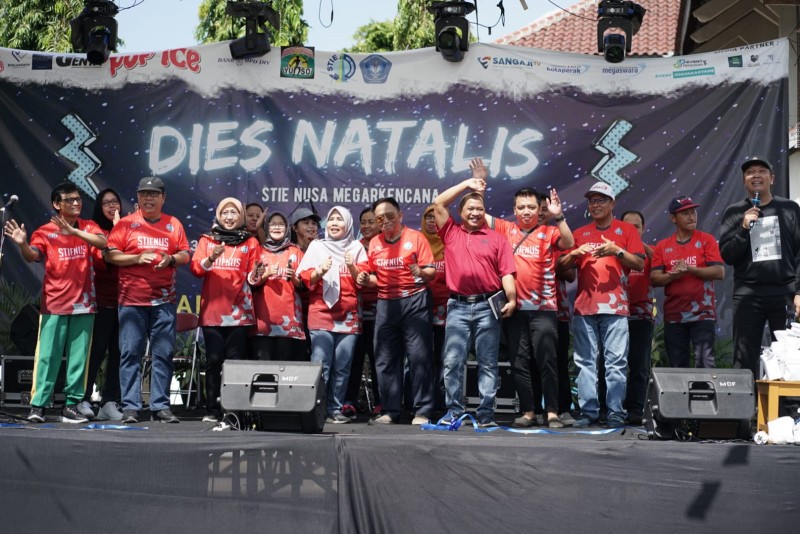 Kenangan Indah Bersinar Di Dies Natalis STIE Nusa Megarkencana Ke-25