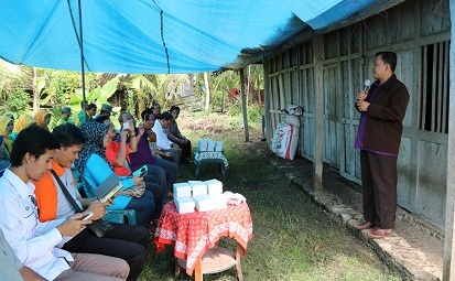 DRD dan Alumni SMAN 1 Wates Angk'83 Bantu Bedah Rumah