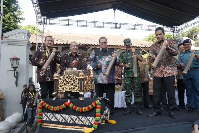Pawai Pembukaan FKY 30 Mesemeleh Dimeriahkan 29 Kontingen