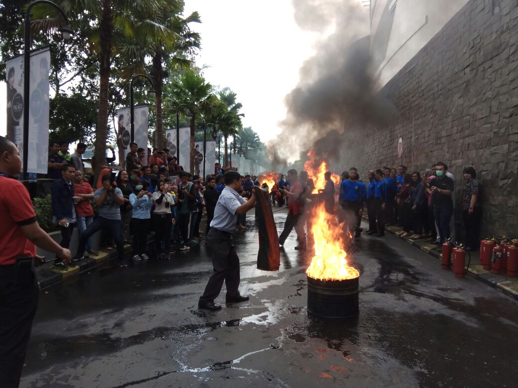 Pelatihan Pemadam Kebakaran Hartono Mall Yogyakarta