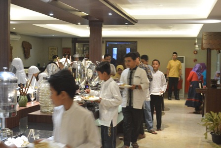 Dhifa Indonesia Idol Junior Hibur Bukber Bersama Anak Yatim Di Lynn Horison
