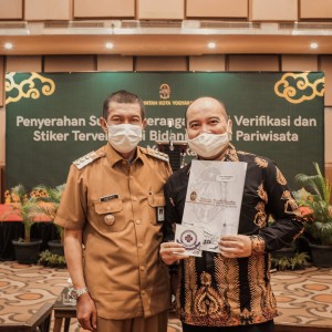 General_Manager_Harper_Malioboro_Wawan_E_Sukmawan_dengan_Bapak_Wali_Kota_Yogyakarta.JPG