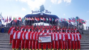 Paskibraka_Berfoto_di_Depan_Plaza_Jogja_Bay.JPG
